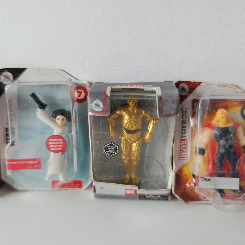 Star Wars Mini Brands Disney Zuru LOT OF 8 Figures C-3P0 Thor Black Panther Leia